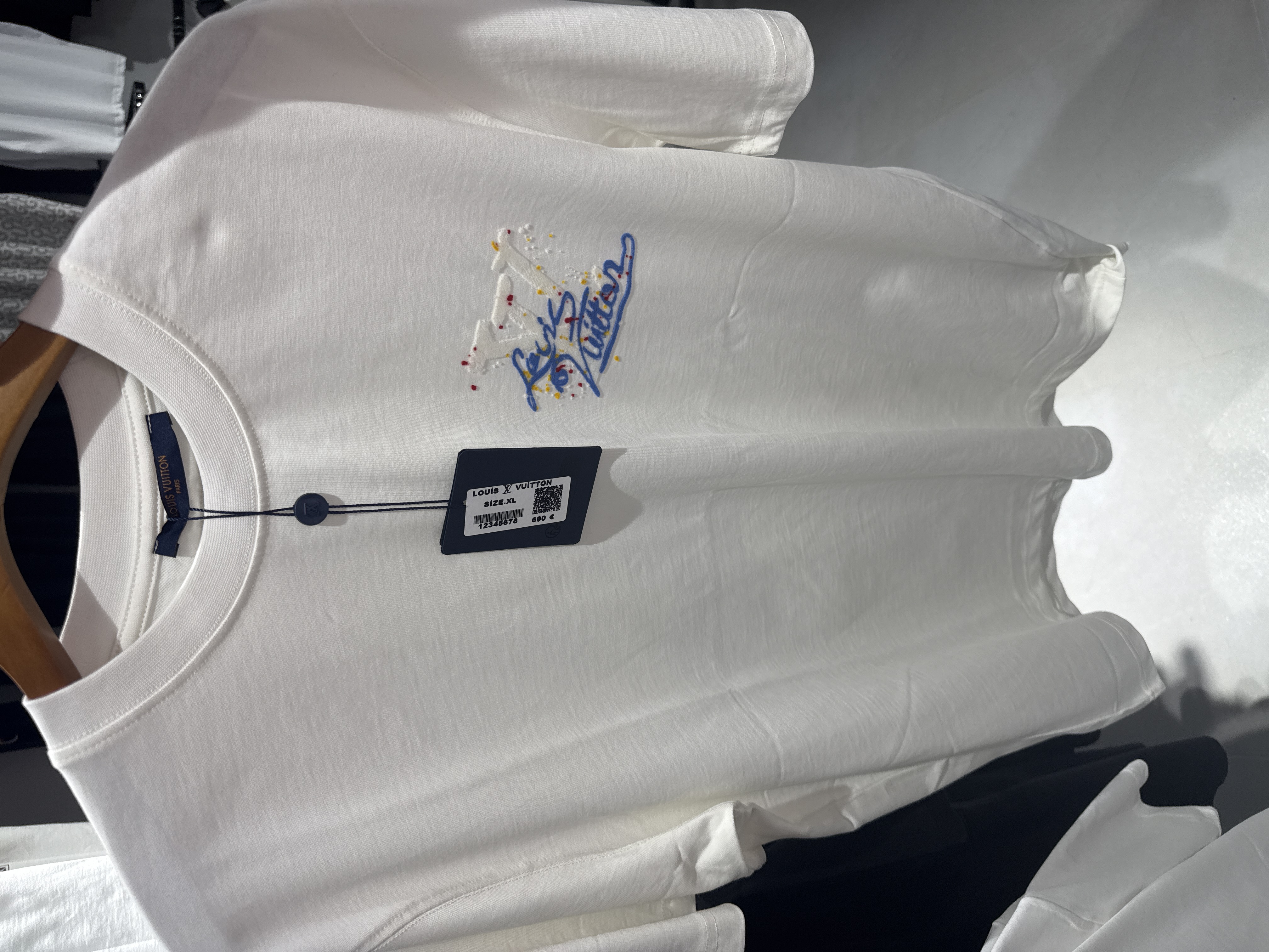 LV Canvas Script white